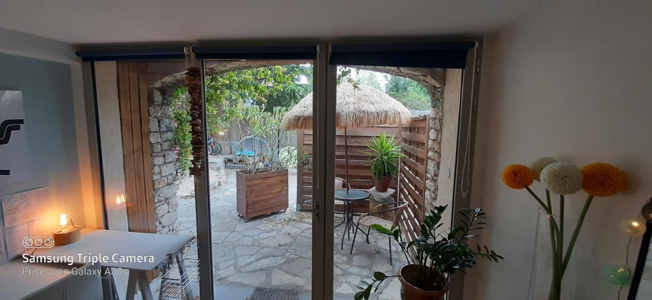 Apartamento La Cigale Et La Fourmi Nimes Exterior foto
