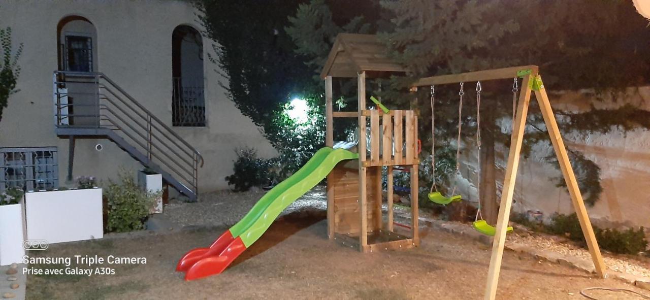 Apartamento La Cigale Et La Fourmi Nimes Exterior foto