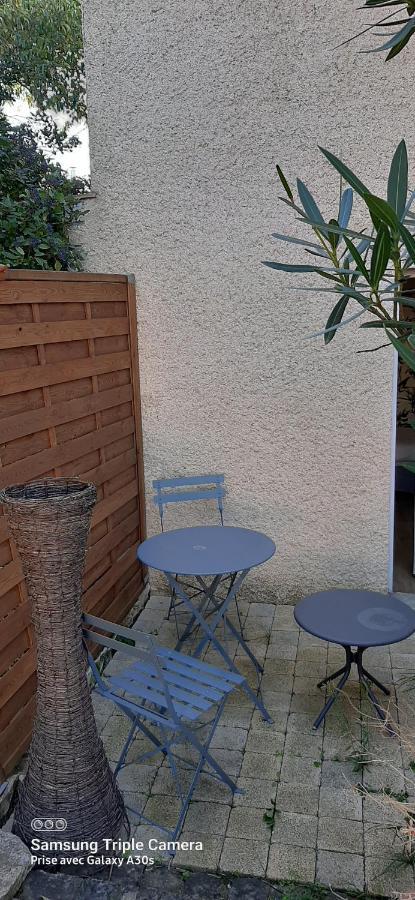 Apartamento La Cigale Et La Fourmi Nimes Exterior foto