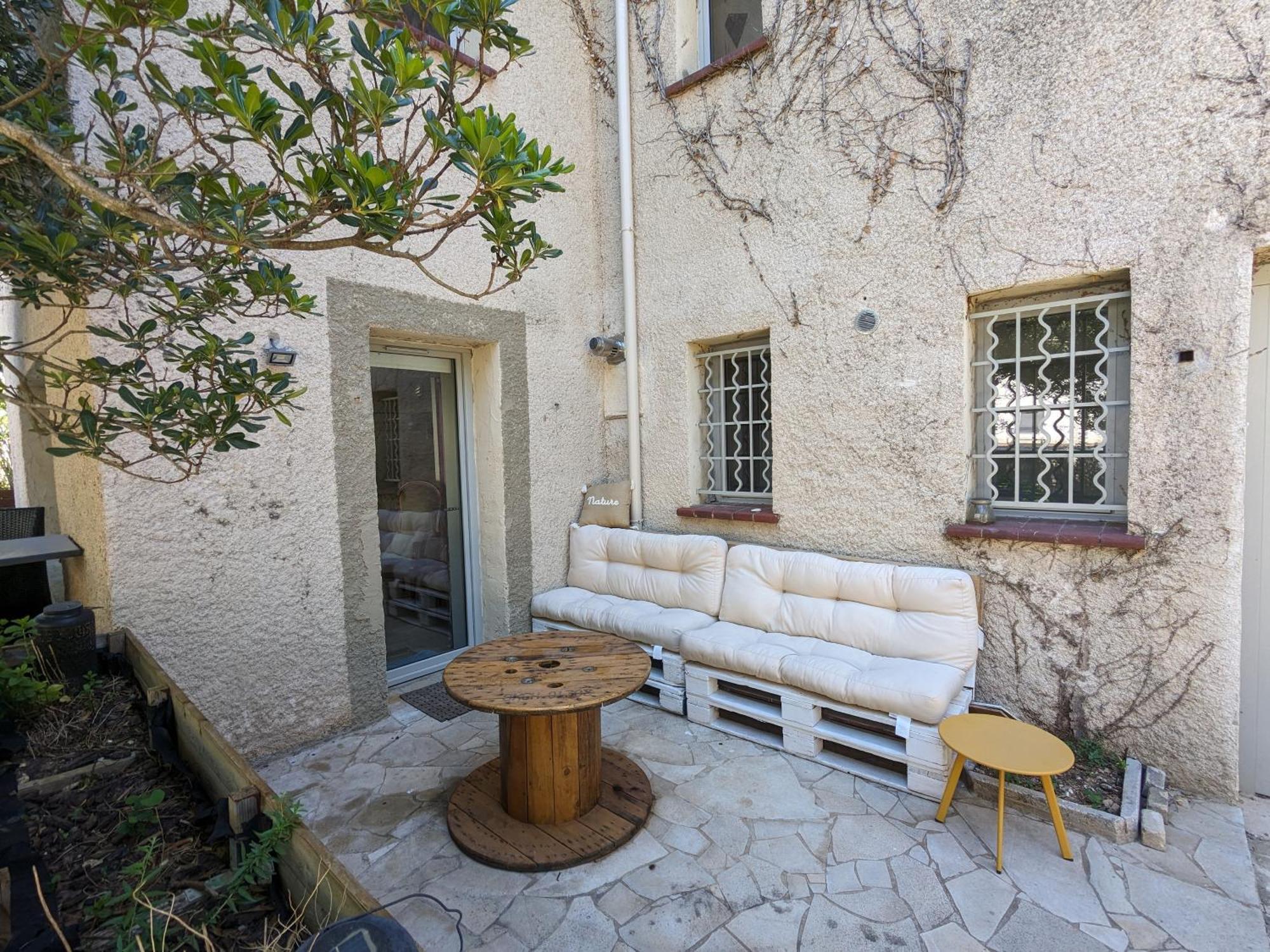 Apartamento La Cigale Et La Fourmi Nimes Exterior foto